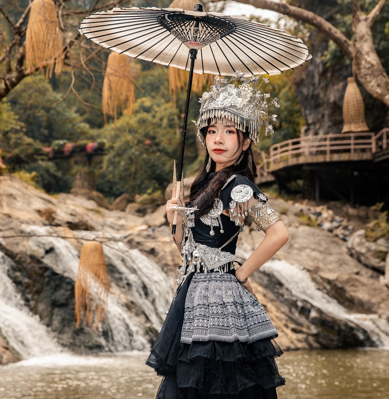 e thi hong thuy 6