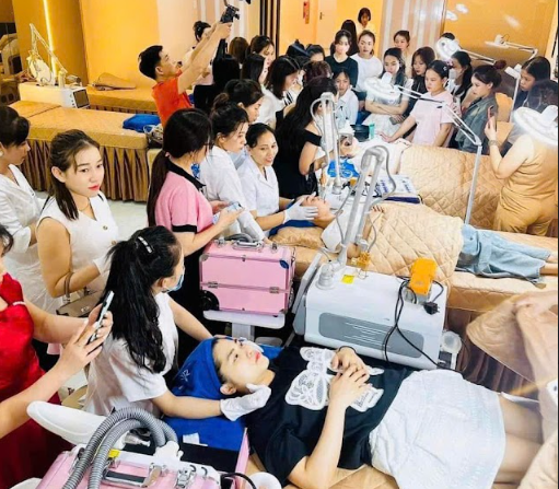 le thi anh tuyen spa