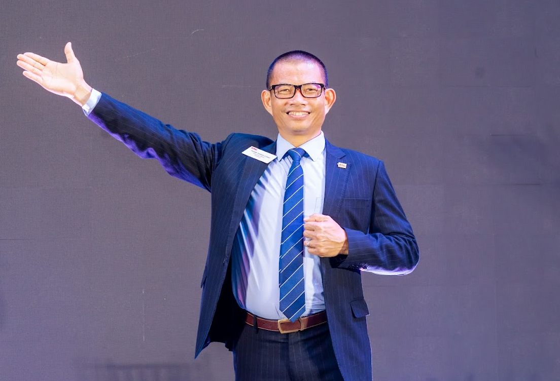thay pham thanh long